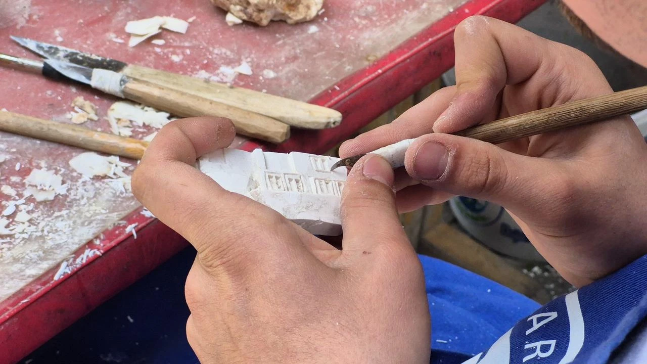 Vacip Han Aktas spends his free time learning the traditional art of meerschaum carving. Eskisehir, Türkiye, July 3, 2026. (IHA Photo)