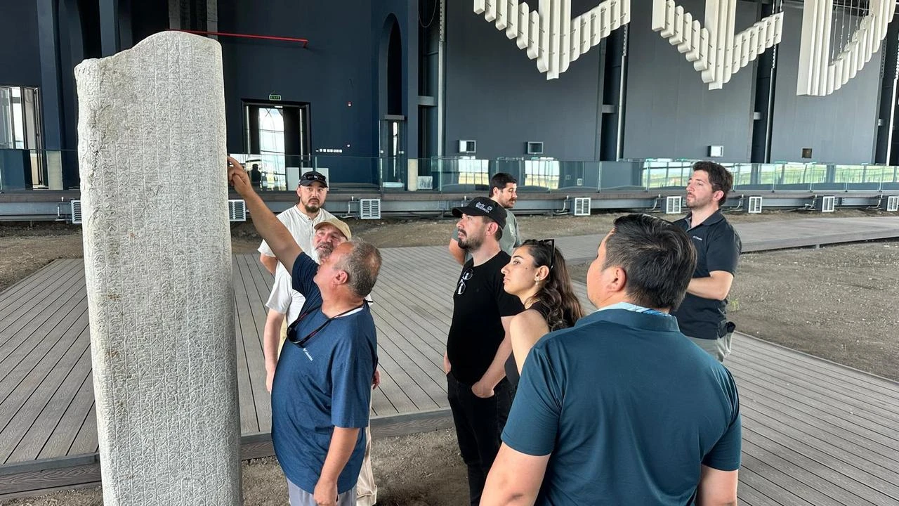 Togu Balik excavation director Professor Saban Dogan examines an ancient Turkic inscription with members of the archaeological team in Mongolia. (AA Photo)