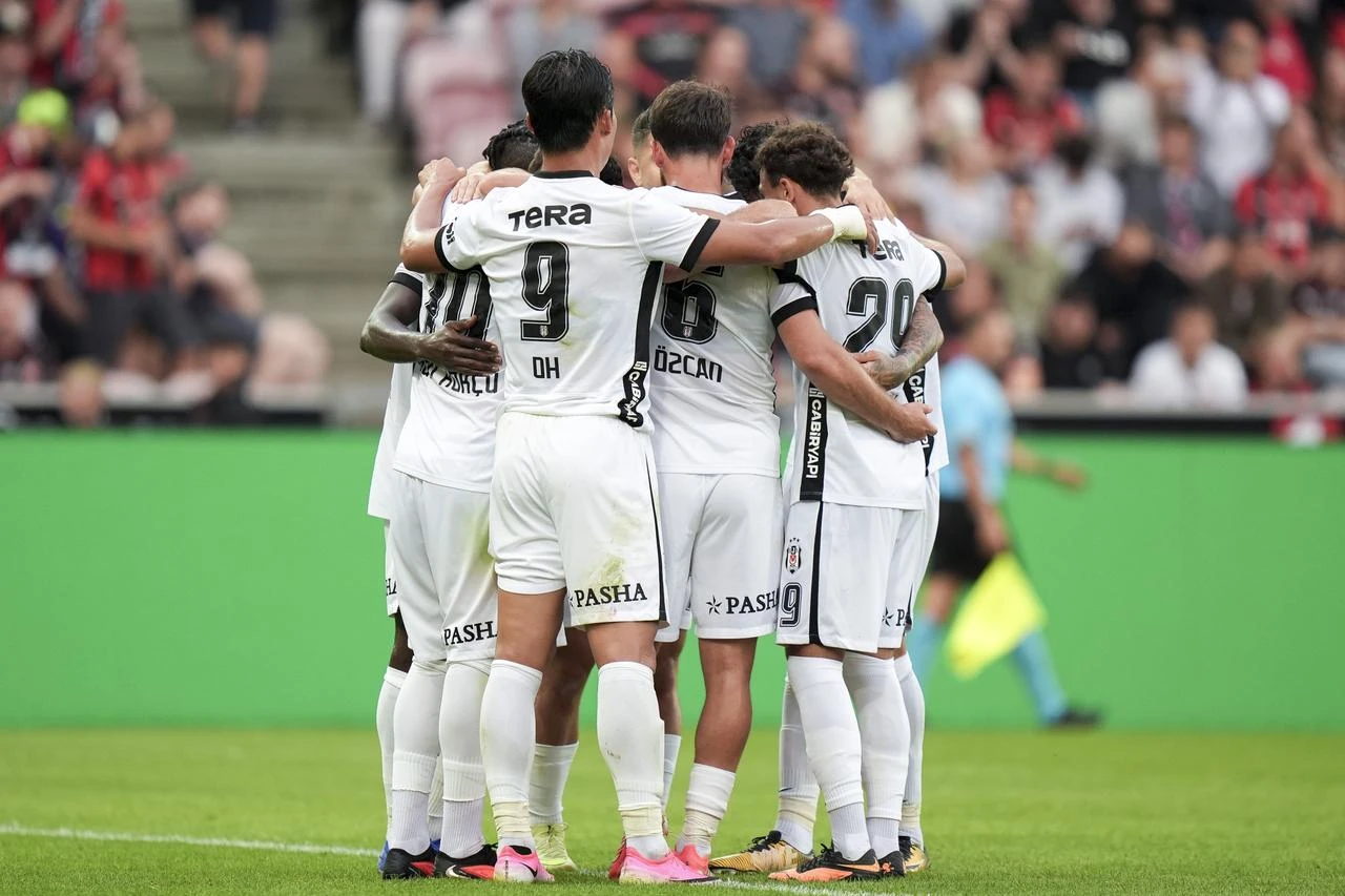 Besiktas sweeps Midtjylland 2-0, advances to Europa League third qualifying round
