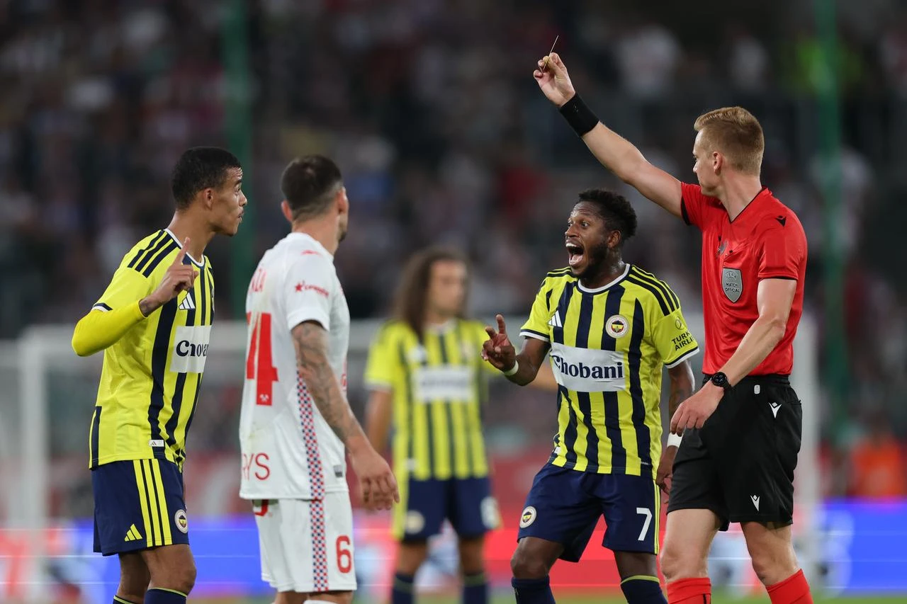 Referee shows yellow card to Nelson Semedo (L) of Fenerbahce during the UEFA Champions League second leg of the second qualifying round between Gornik Zabrze and Fenerbahce at Arena Zabrze in Zabrze, Poland on July 29, 2026. (AA Photo)