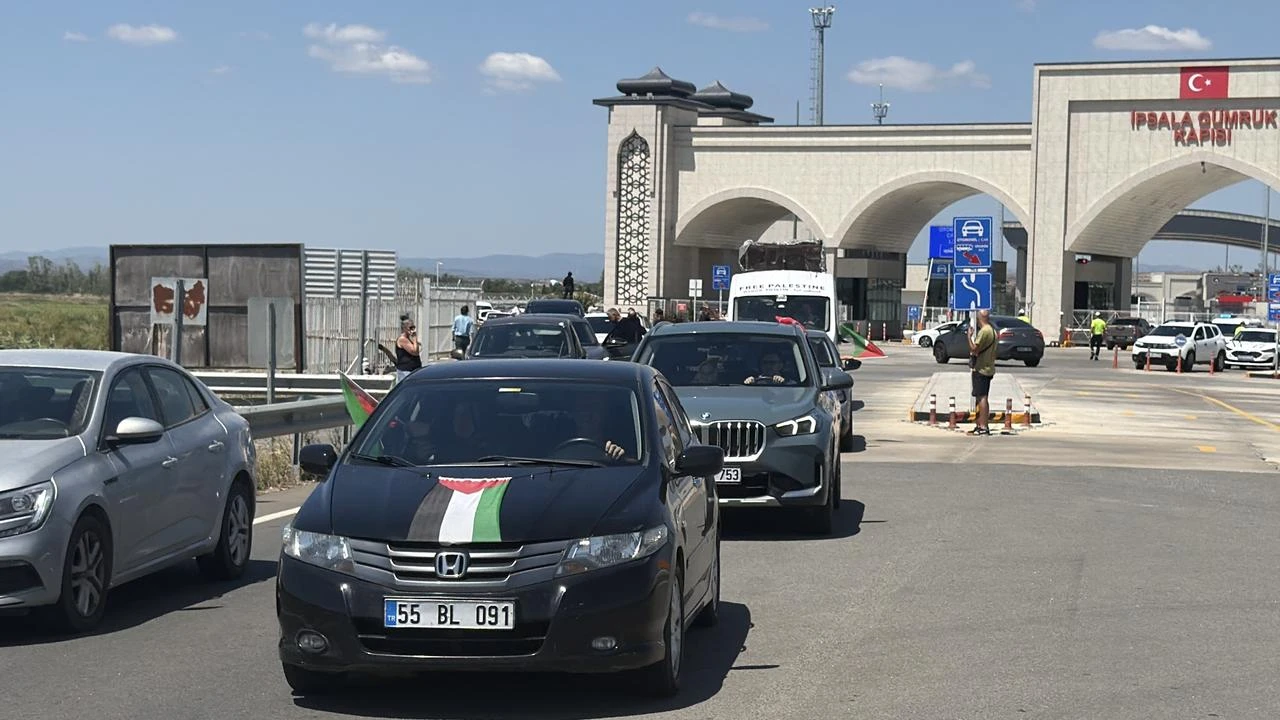 Cars with the participants in the “Palestine Convoy” upon arrival in Türkiye. (AA Photo)