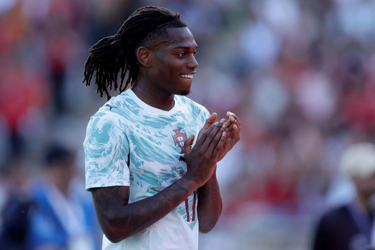 Rafael Leao derby: Galatasaray and Fenerbahce push for Milan winger