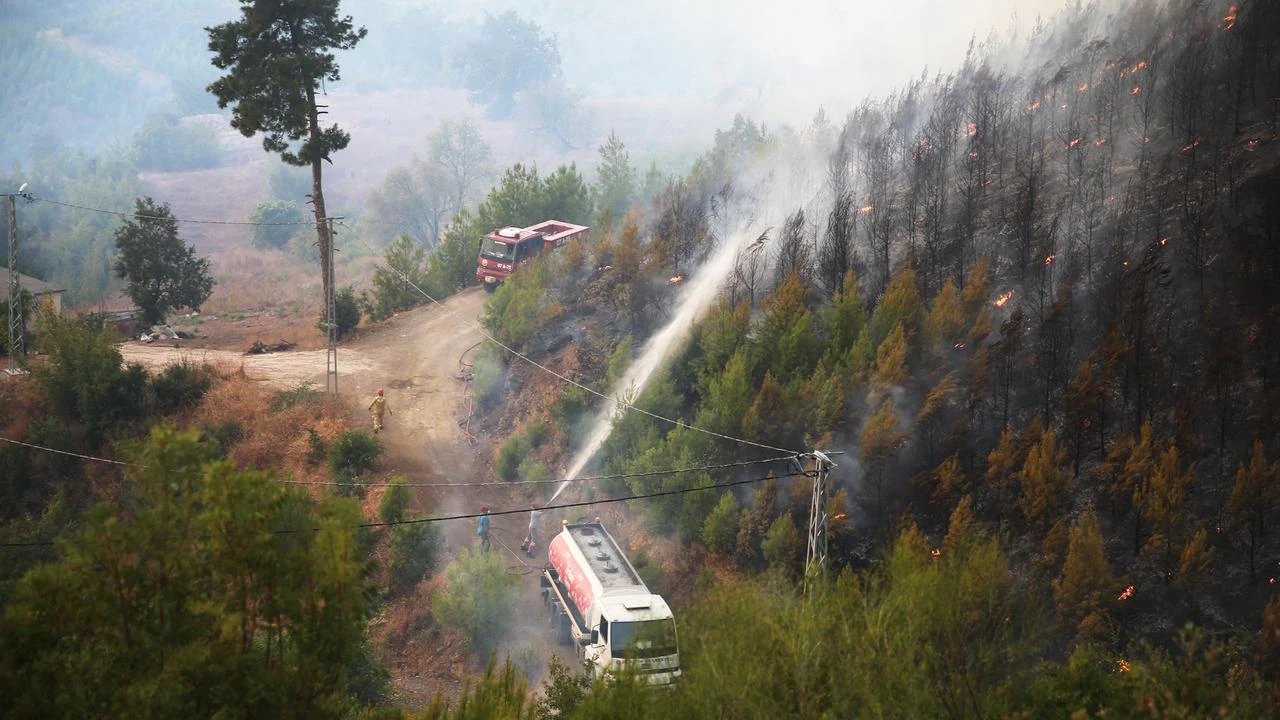 Through fire and smoke, Türkiye's firefighters refuse to let go