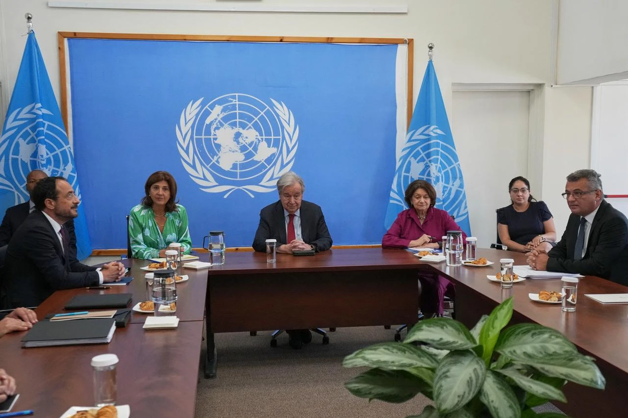 Greek Cyprus' leader Nikos Christodoulides (L), United Nations Secretary-General António Guterres (C) and Turkish Cyprus President Tufan Erhurman (R) hold a meeting at a UN compound at Nicosia airport, inside the United Nations-controlled buffer zone in Nicosia, July 29, 2026. (AFP Photo)