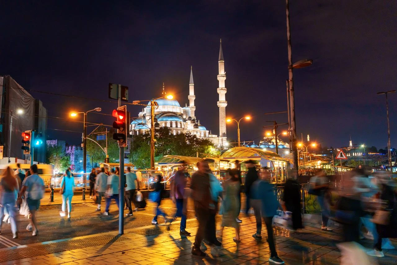 Türkiye's unemployment rate sharpy falls to record low 7.6% in June