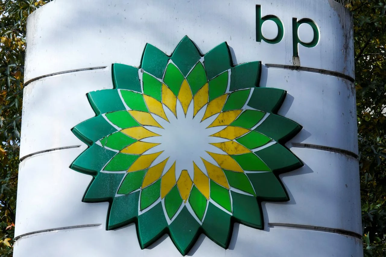 The logo of multinational oil and gas company BP, at a petrol station in London, July 31, 2026. (AFP Photo)