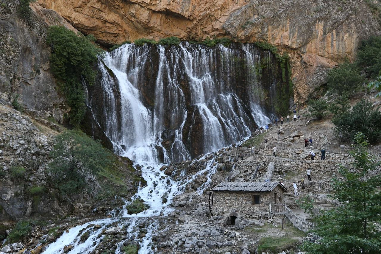 Century-old mill turns into photo spot at Kapuzbasi Waterfalls