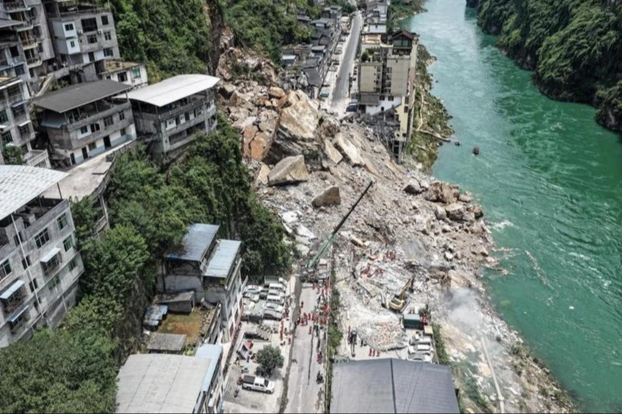 Death toll rises to 51 in China landslide, 10 missing
