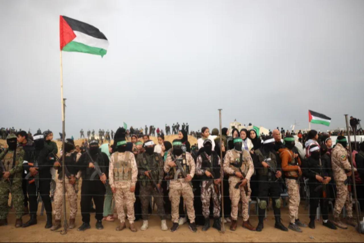 Palestinian Hamas members stand at attention ahead of the handing over of the bodies of four Israeli hostages in Khan Younis in the southern Gaza, February 20, 2025. (AFP Photo)