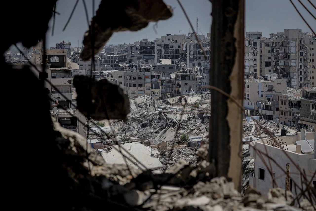 Displaced Palestinians live in makeshift tents near the site of the destroyed Al-Muqawwasi Towers as they struggle to cope with extreme summer heat, in Gaza City, Gaza, Palestine, July 29, 2026. (AA Photo)