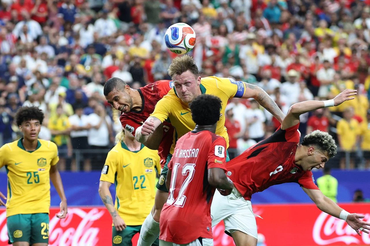 Egypt's defender #05 Ramy Rabia (L) and Egypt's midfielder #08 Emam Ashour (R) jump for the ball  with Australia's defender #19 Harry Souttar (C)  during the 2026 World Cup round of 32 football match between Australia and Egypt at the Dallas Stadium in Arlington, July 3, 2026. (AFP Photo)