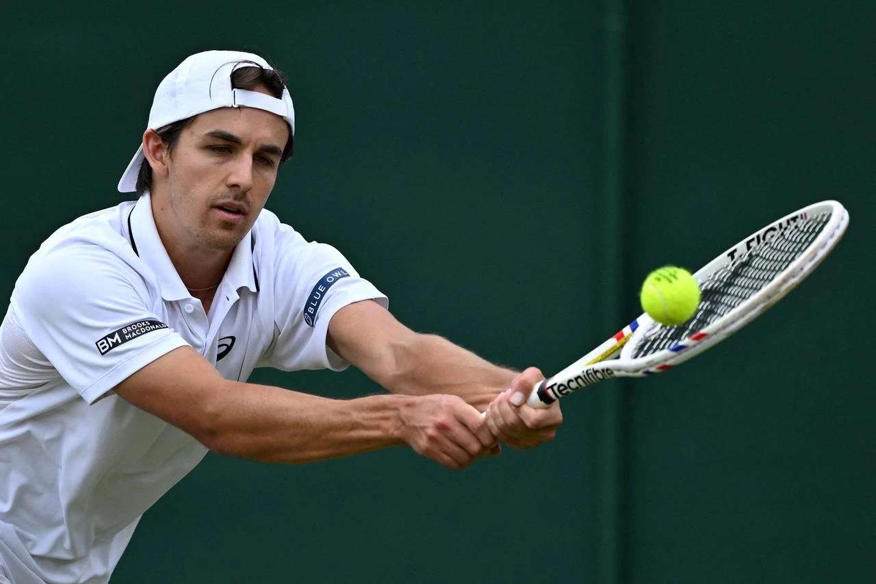 US player Zachary Svajda returns to Australia's Alex De Minaur during their men's singles third round tennis match on the sixth day of the 2026 Wimbledon Championships at The All England Lawn Tennis and Croquet Club, London, England, July 4, 2026. (AFP Photo)