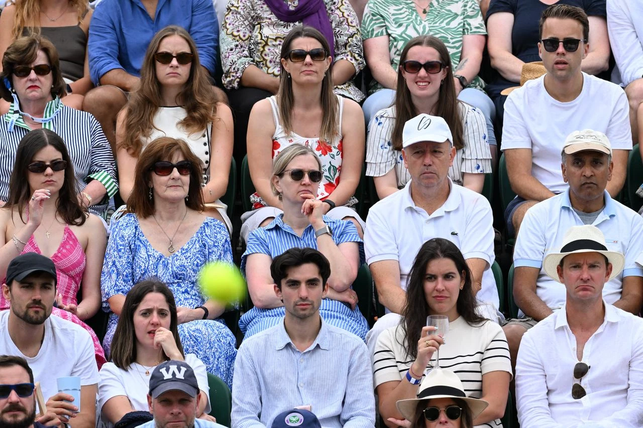 Spectators watch play on the sixth day of the 2026 Wimbledon Championships at The All England Lawn Tennis and Croquet Club in London, England, July 4, 2026. (AFP Photo)