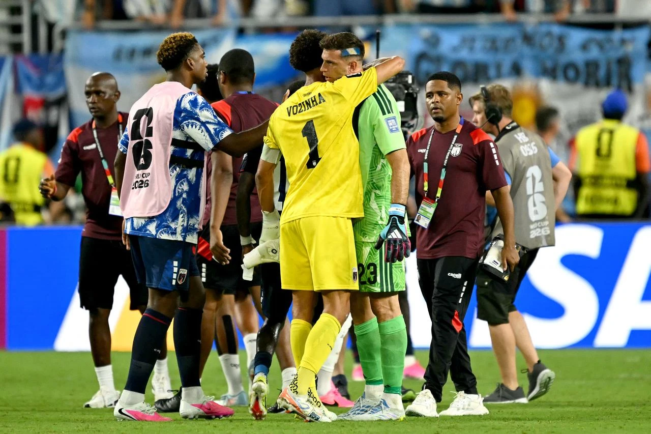 Cape Verde's goalkeeper #01 Vozinha greets Argentina's goalkeeper #23 Emiliano Martinez at the end of the 2026 World Cup round of 32 football match between Argentina and Cape Verde at the Miami Stadium in Florida, US, July 3, 2026. (AFP Photo)