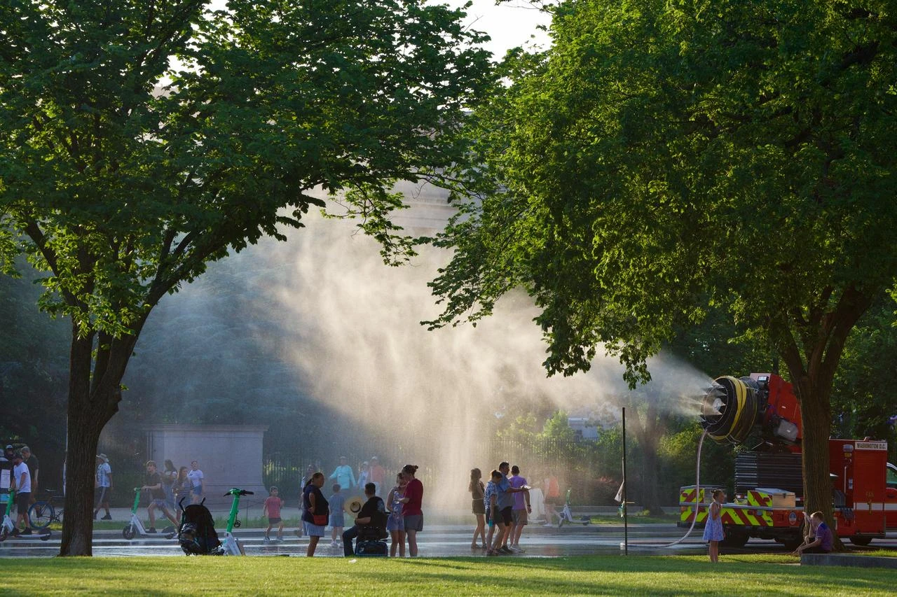 People battle the heat with misting stations during extreme heat along the National Mall in Washington, DC, US,  July 3, 2026. (AFP Photo)
