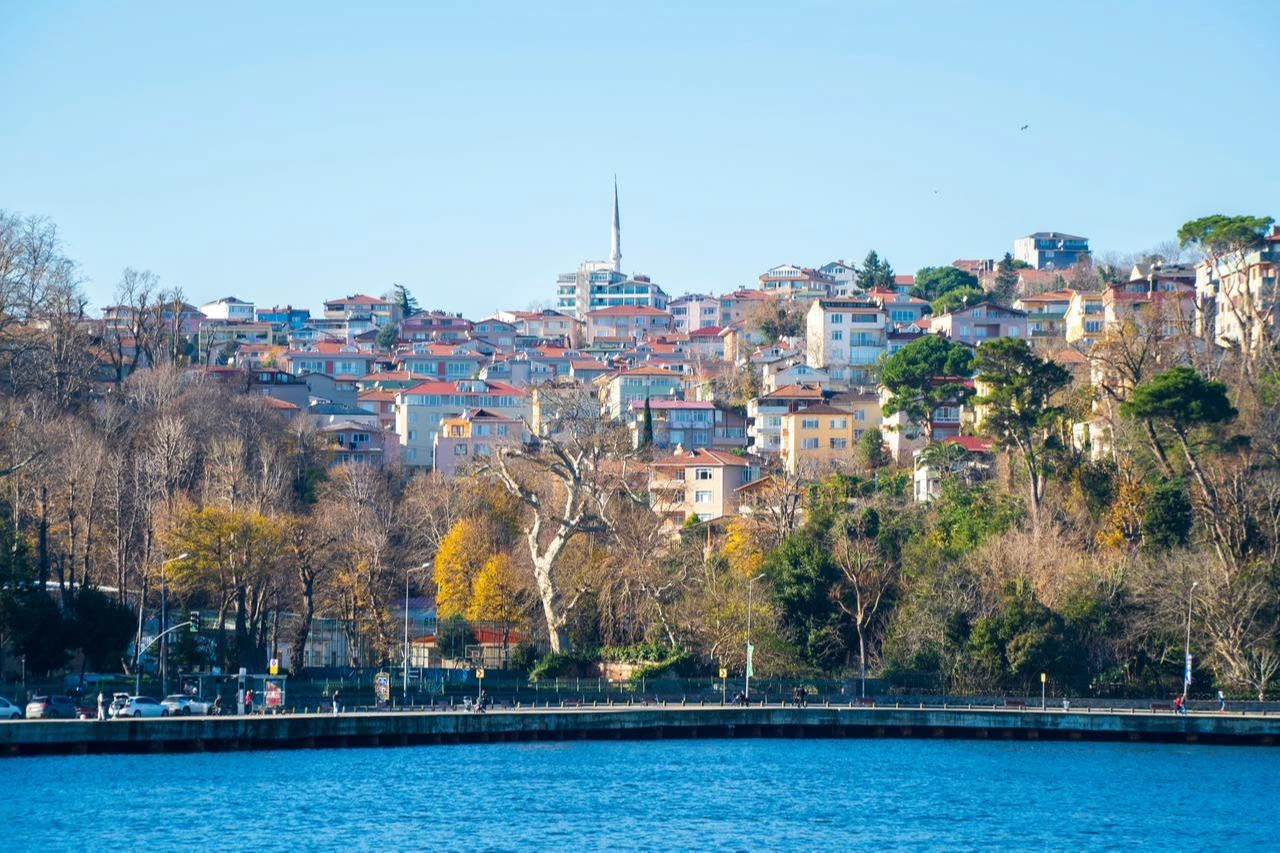 A view shows the Tarabya waterfront in Istanbul's Sariyer district, Türkiye. (Adobe Stock Photo)