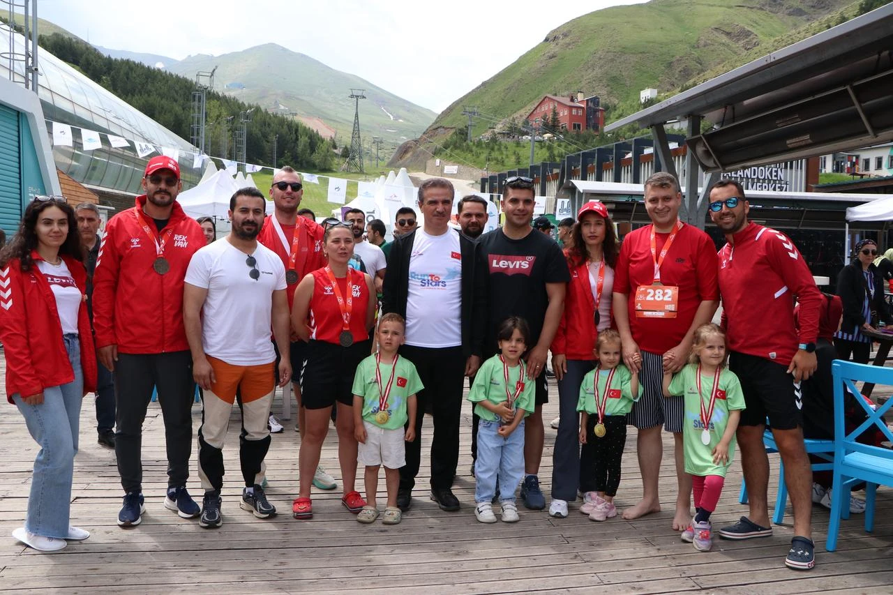 A 3-kilometer public walk was held on Mount Palandöken as part of the “Run to Stars—High-Altitude Run 2026” program. Erzurum, Türkiye, July 4, 2026. (AA Photo)