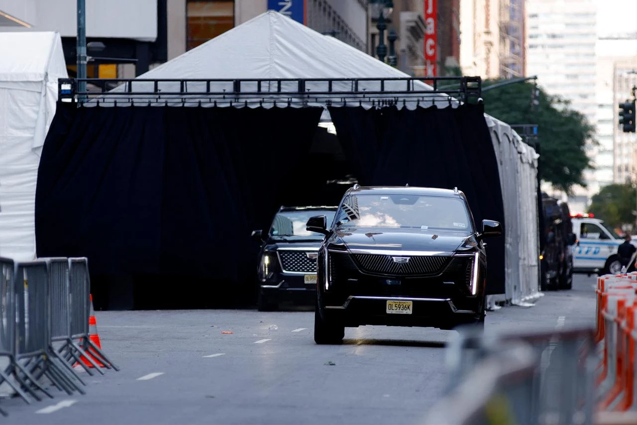 Cars leave Madison Square Garden, the reported venue for the wedding celebrations of pop singer Taylor Swift and pro-athlete Travis Kelce, in New York City, US, July 3, 2026. (AFP Photo)
