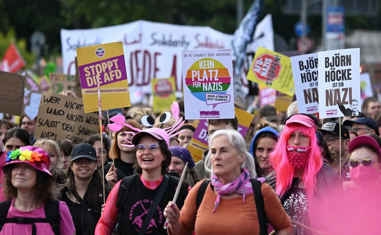 Demonstrators march with placards with the letterings reading (LtoR) 'Stop AfD' and 'No space for Nazis' and 'Bjoern Hoecke is a Nazi' towards the Messe Erfurt fairground in Erfurt, eastern Germany on early July 4, 2026. (AFP Photo)