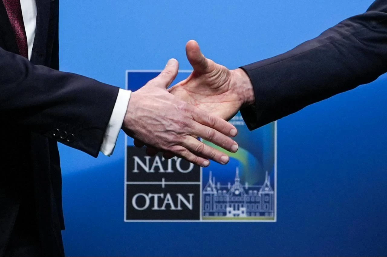NATO Secretary General Mark Rutte (R) and US Secretary of State Marco Rubio shake hands after giving remarks in Helsingborg, Sweden, May 22, 2026. (AFP Photo)