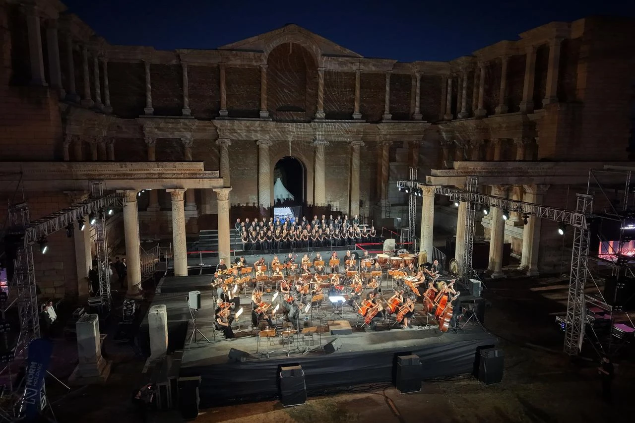 Izmir State Opera and Ballet performs “Carmina Burana” at Sardis Ancient City in Manisa, Türkiye, July 4, 2026. (AA Photo)