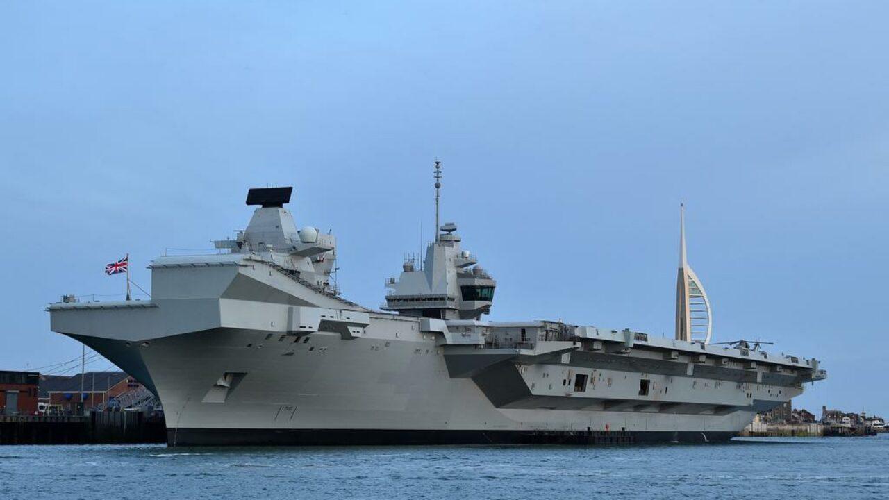 The HMS Queen Elizabeth aircraft carrier is pictured at anchor on the Solent, following an event to commemorate the 75th anniversary of the D-Day landings, in Portsmouth, southern England, June 5, 2019. (AFP Photo)