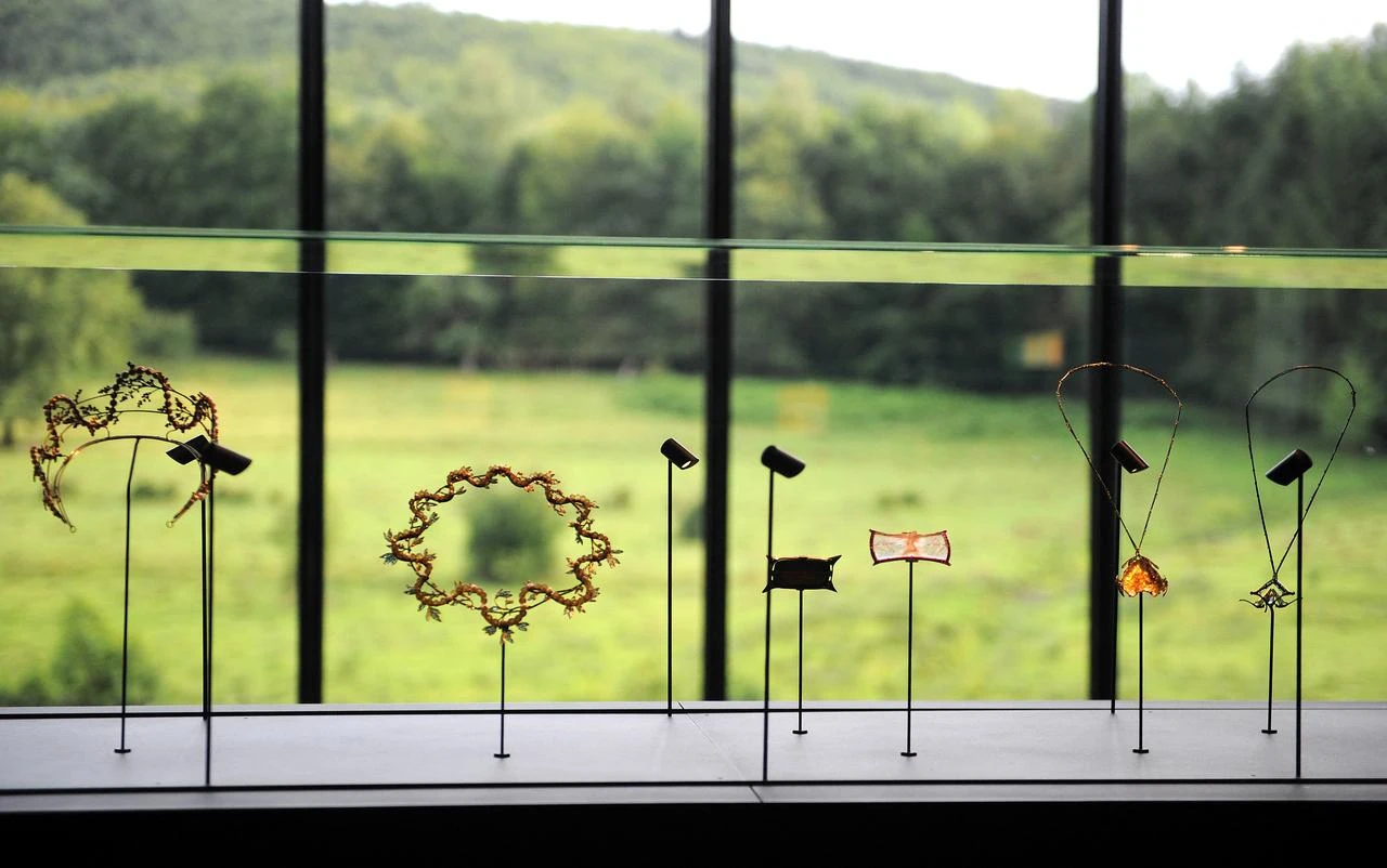 Jewelery created by French glass maker Rene Lalique are seen at the Lalique museum in Wingen-sur-Moder, eastern France on June 23, 2011. (AFP Photo)