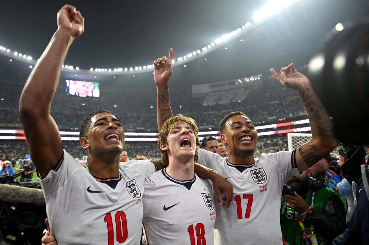 Mexico falls to 10-man England in World Cup last 16 as Azteca streak ends