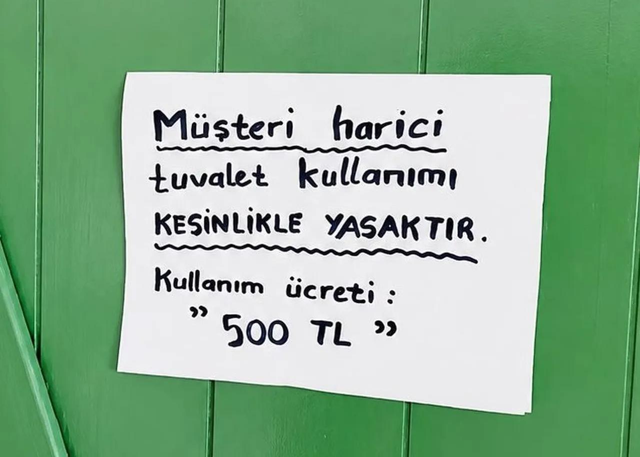 A notice reading “Restroom use by non-customers is strictly prohibited” is seen on a green door in Akyaka, Mugla, Türkiye. (Photo via Türkiye daily)