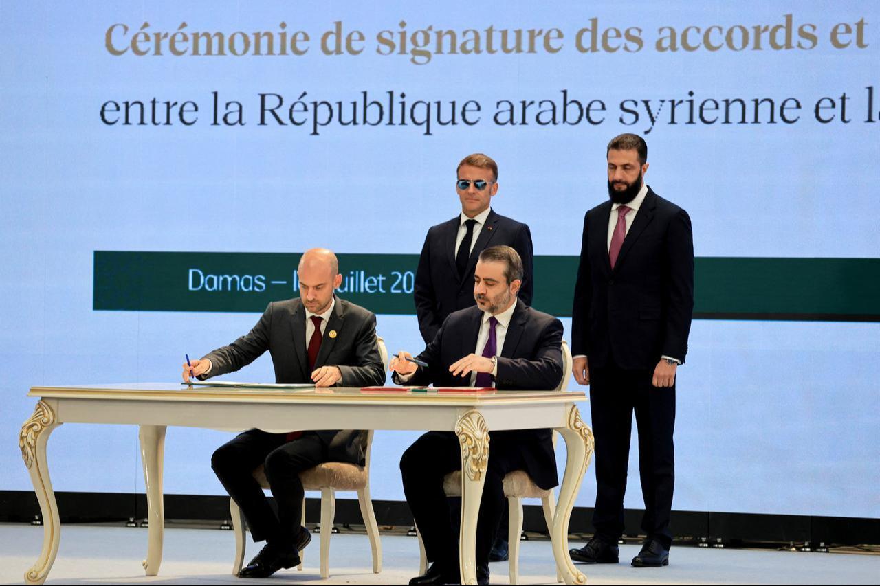 France's Foreign Affairs Minister Jean-Noel Barrot (L) and Syria's Foreign Minister Asaad al-Shaibani (2nd R) sign the Framework Agreement on Bilateral Cooperation flanked by France's President Emmanuel Macron (2nd L) and Syria's Foreign Minister Asaad al-Shaibani in Damascus, July 7, 2026. (AFP Photo)