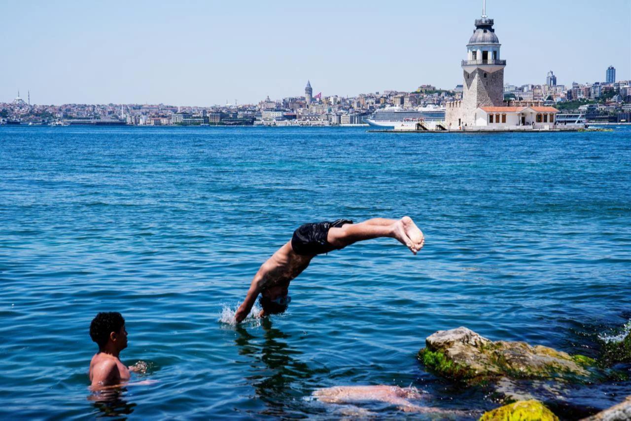 Shallow water dives risk permanent paralysis, health officials warn 