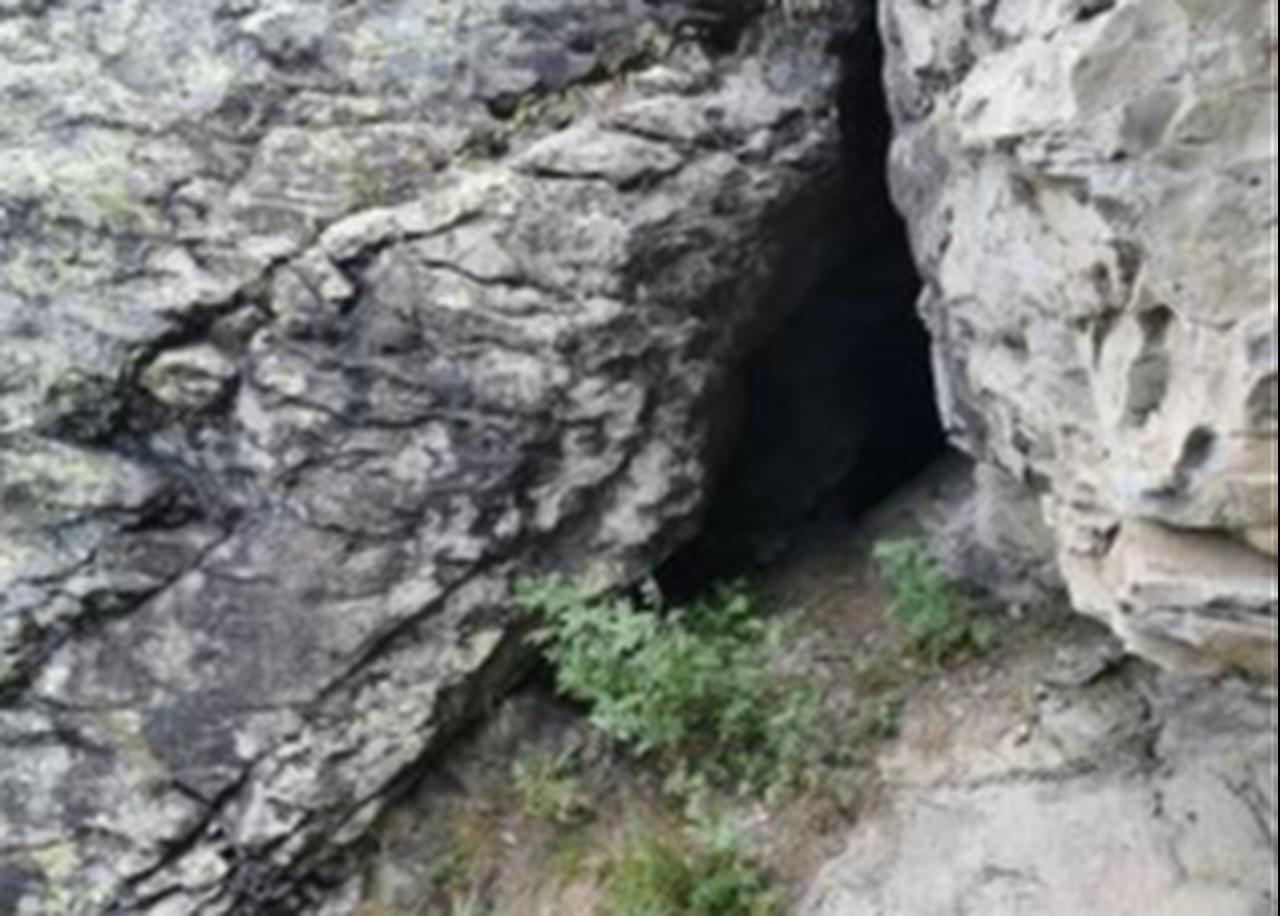 A cave entrance in the Kesikkayalar area of Posof, where local accounts claim traces of a medieval settlement may exist. (IHA Photo)