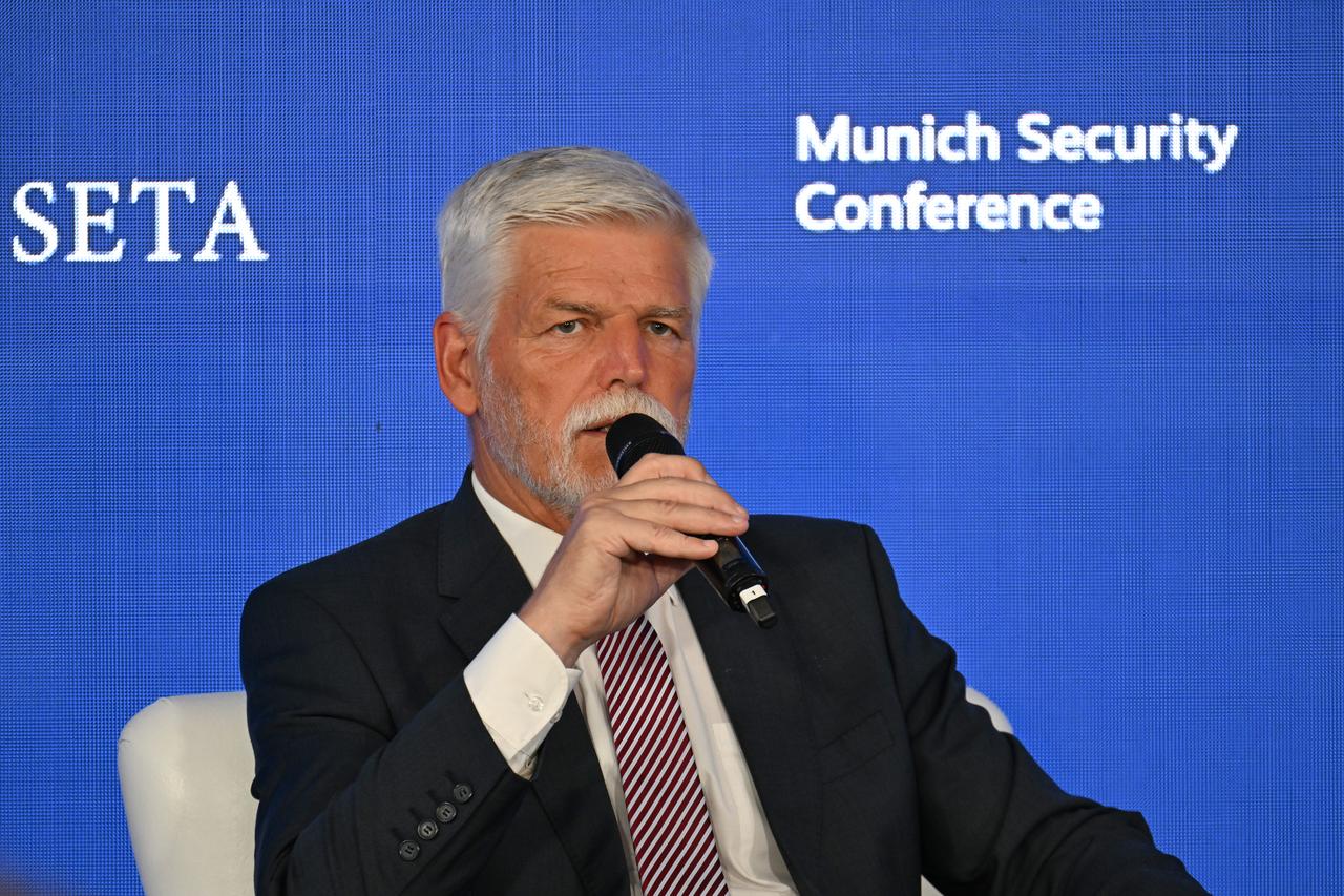 Separate delegations highlight Czech rift at NATO summit in Türkiye