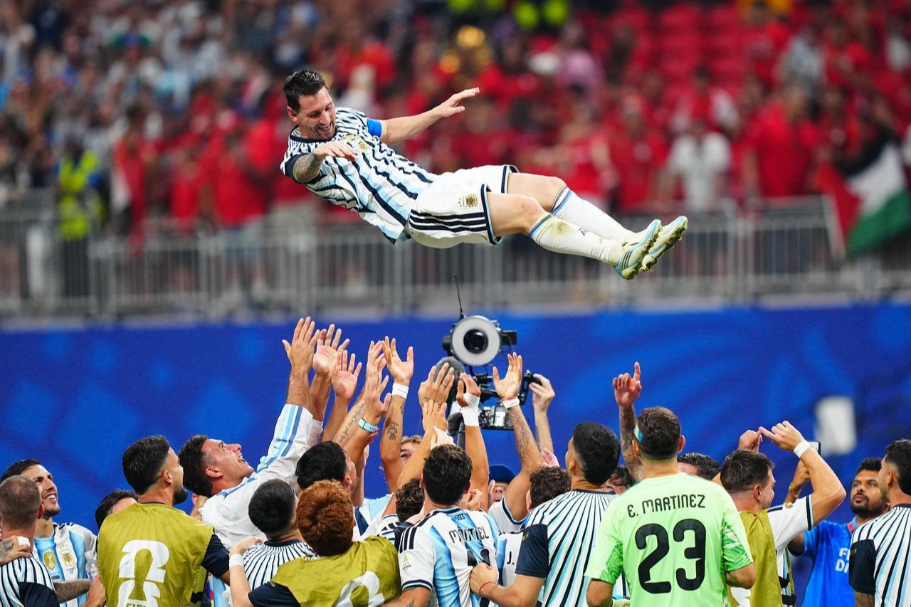 Lionel Messi (10) of Argentina is lifted by teammates as they celebrate after winning the 2026 FIFA World Cup Round of 16 match between Argentina and Egypt at Mercedes-Benz Stadium (Atlanta Stadium) in Atlanta, Georgia, United States on July 07, 2026. (AA Photo)