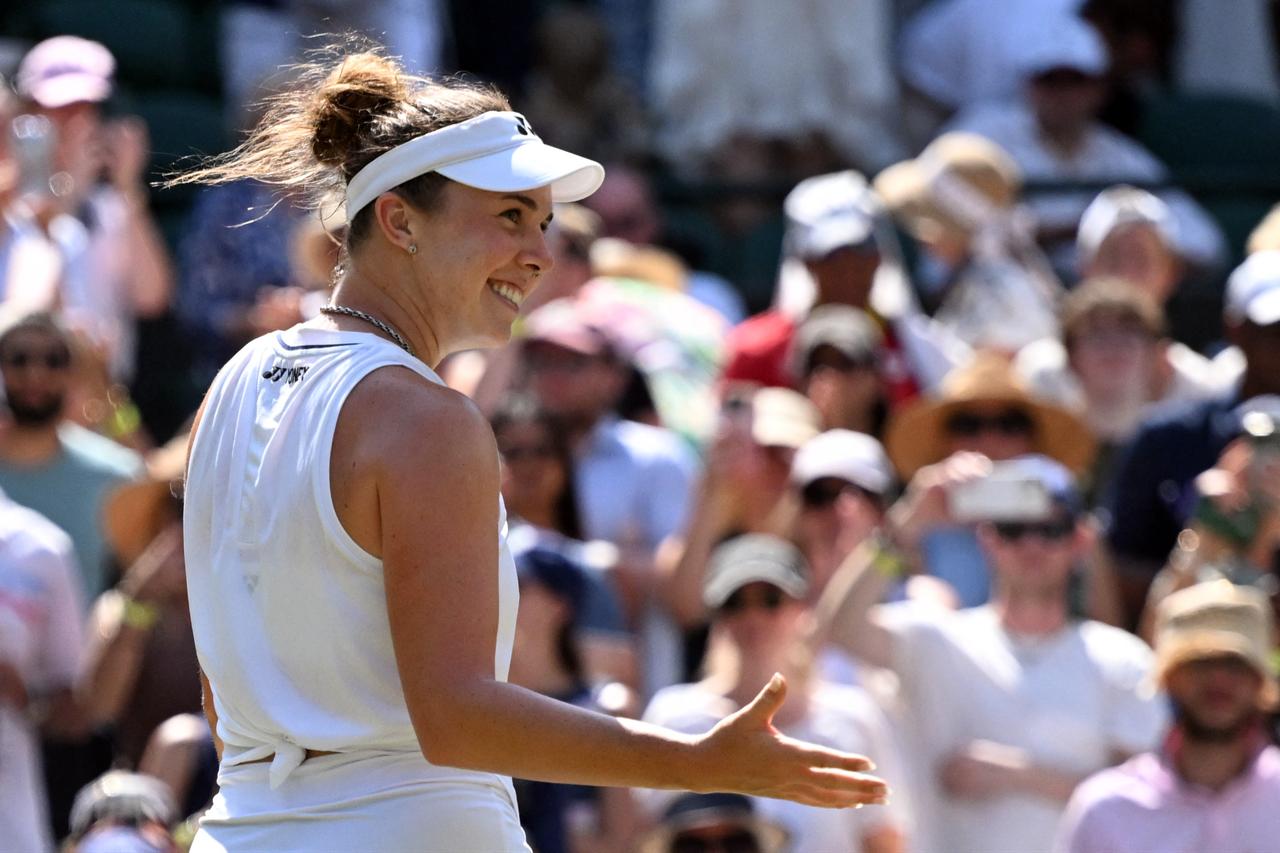 Linda Noskova advances to first Wimbledon semifinal