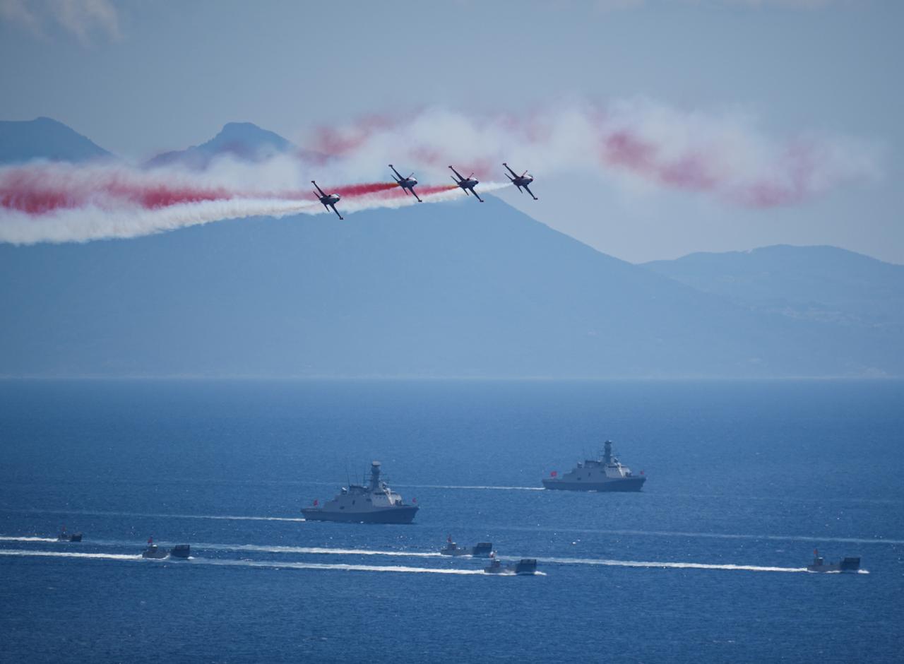 The Turkish Stars perform an aerial display following the distinguished Observer Day of the EFES-2026 Exercise in Izmir, May 21, 2026. (AA Photo)