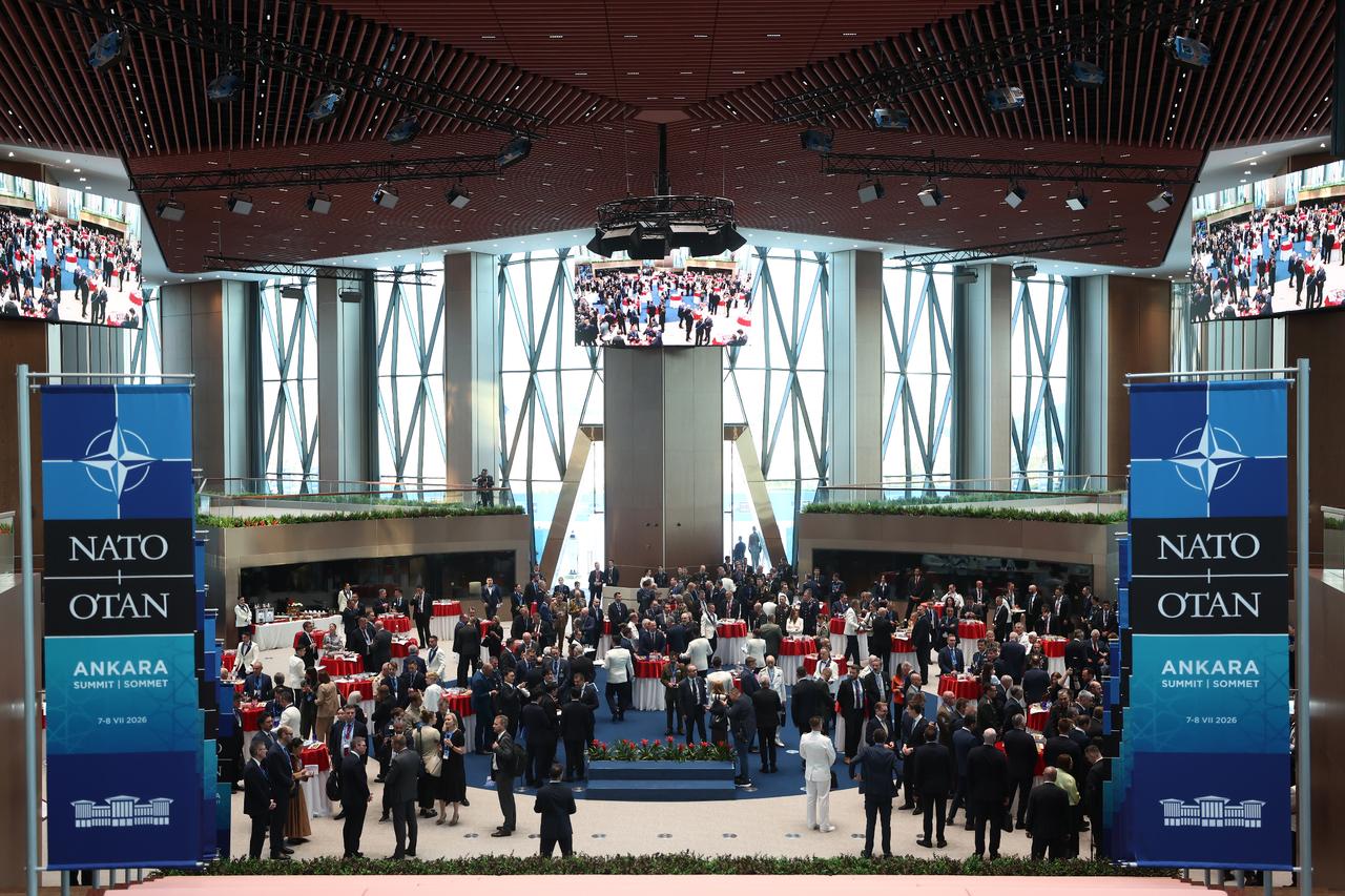Türkiye opens unfinished military headquarters to NATO defense ministers