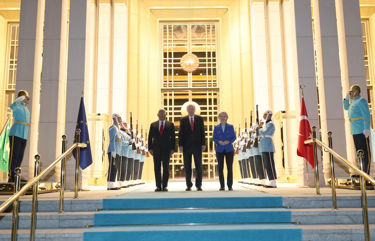 President Recep Tayyip Erdogan (C) welcomes European Commission President Ursula von der Leyen and European Council President Antonio Costa at the Presidential Complex in Ankara, Türkiye, on July 8, 2026. ( TUR Presidency/ Murat Cetinmuhurdar - Anadolu Agency )