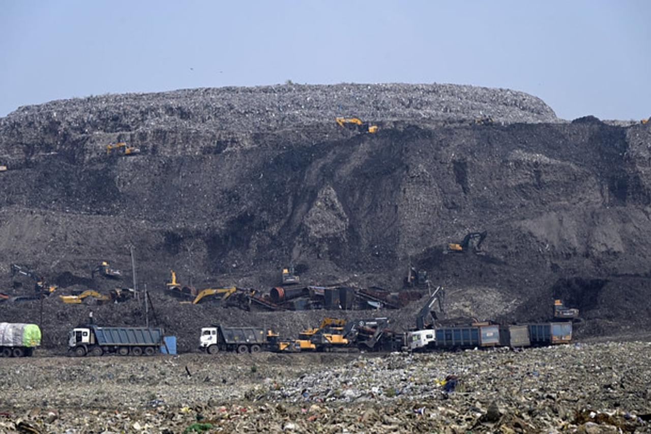 Landslide of rain-soaked garbage traps workers at Indian waste plant