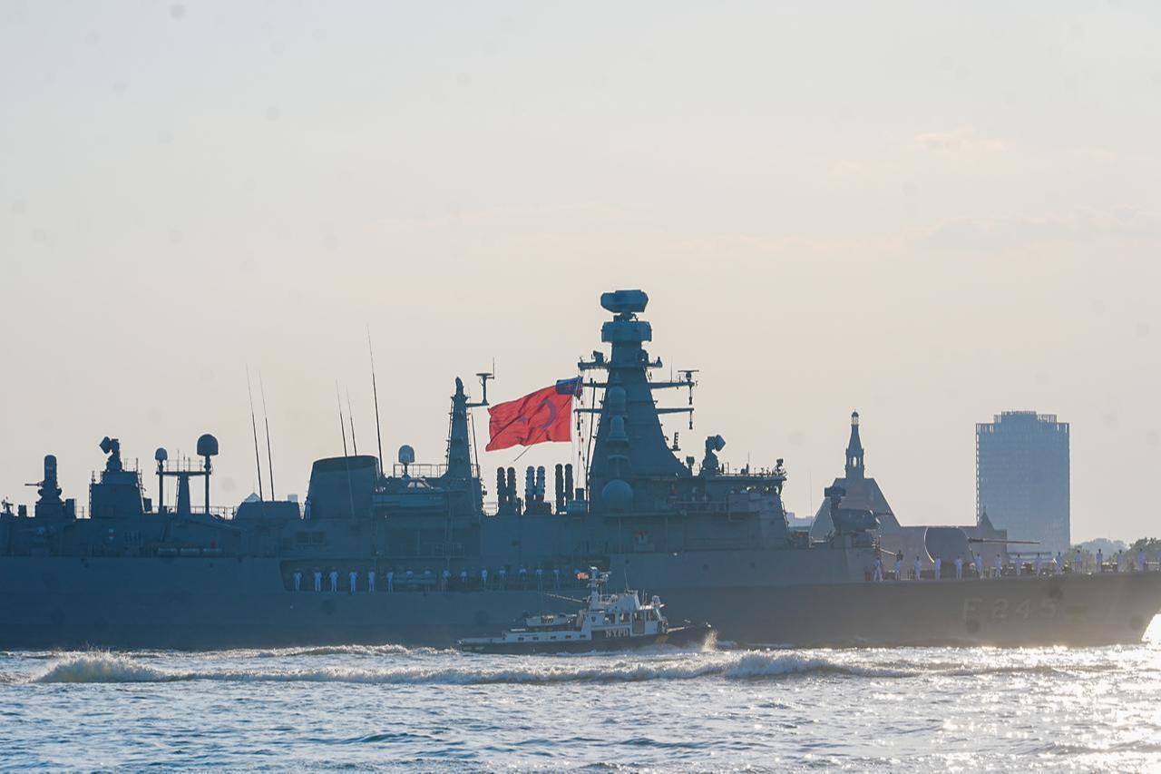 The Turkish Navy frigate TCG Orucreis arrives and anchors at the New York Harbor for celebrations organized to mark the 250th anniversary of the founding of United States, July 3, 2026. (AA Photo)