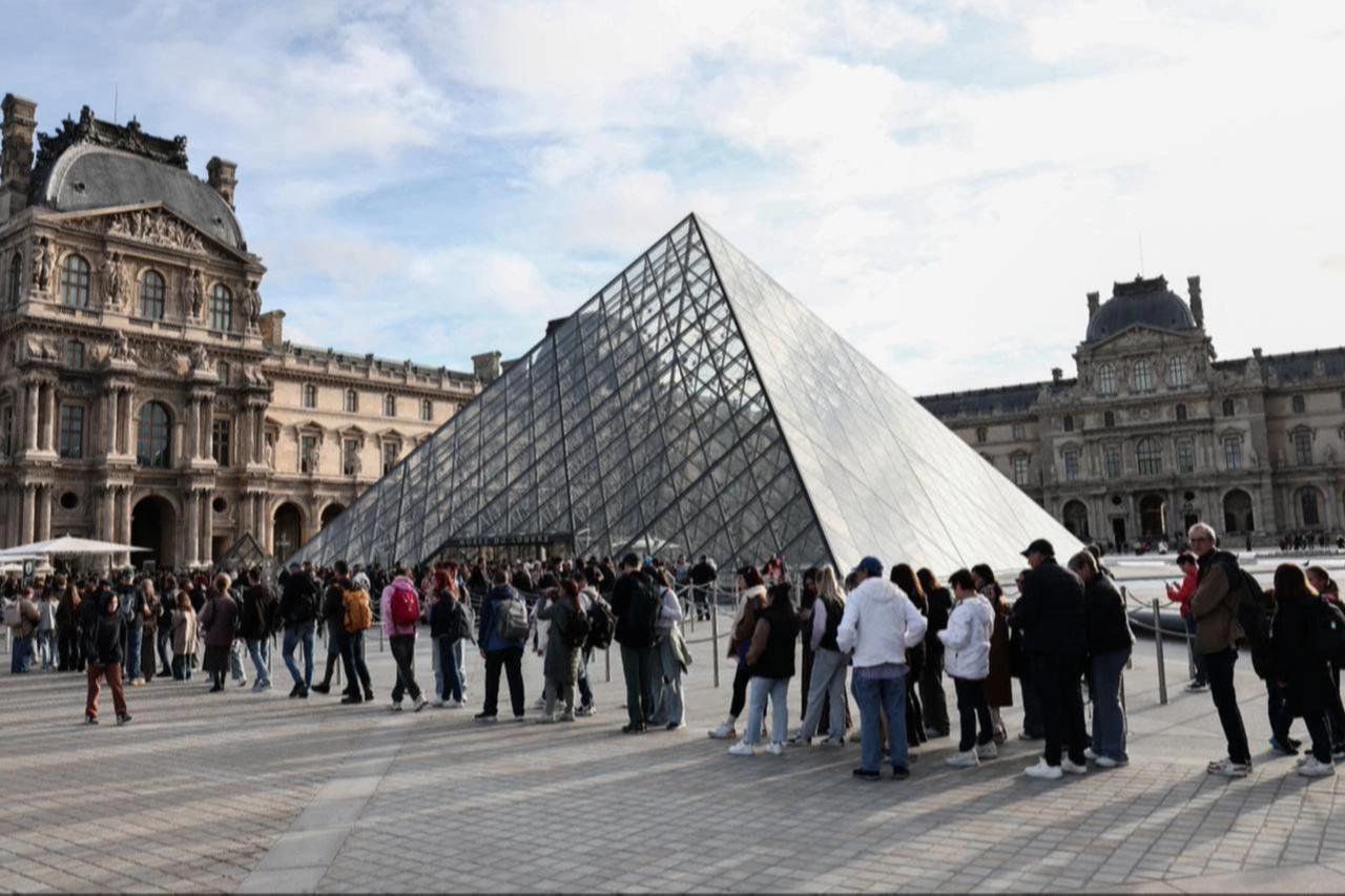 Louvre Museum in Paris to close early as extreme heat grips France