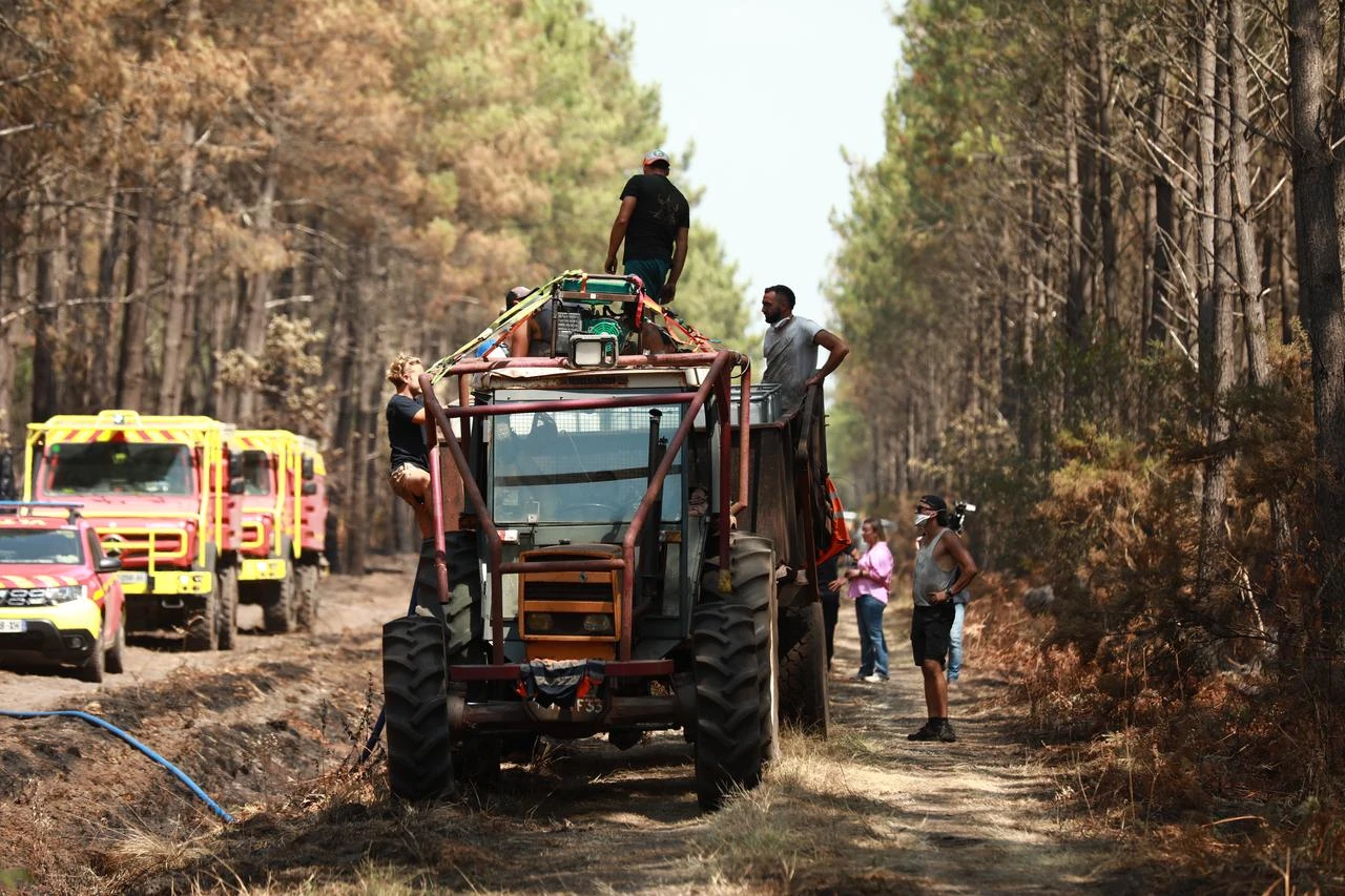 Firefighters continue efforts to contain a wildfire near Bordeaux in southwestern France as France and Spain battle multiple blazes amid high temperatures and the risk of flare-ups, with active fires reported in Gironde, Var and Cote-d'Or and 21 French departments under orange heatwave alerts on July 30, 2026. (AA Photo)