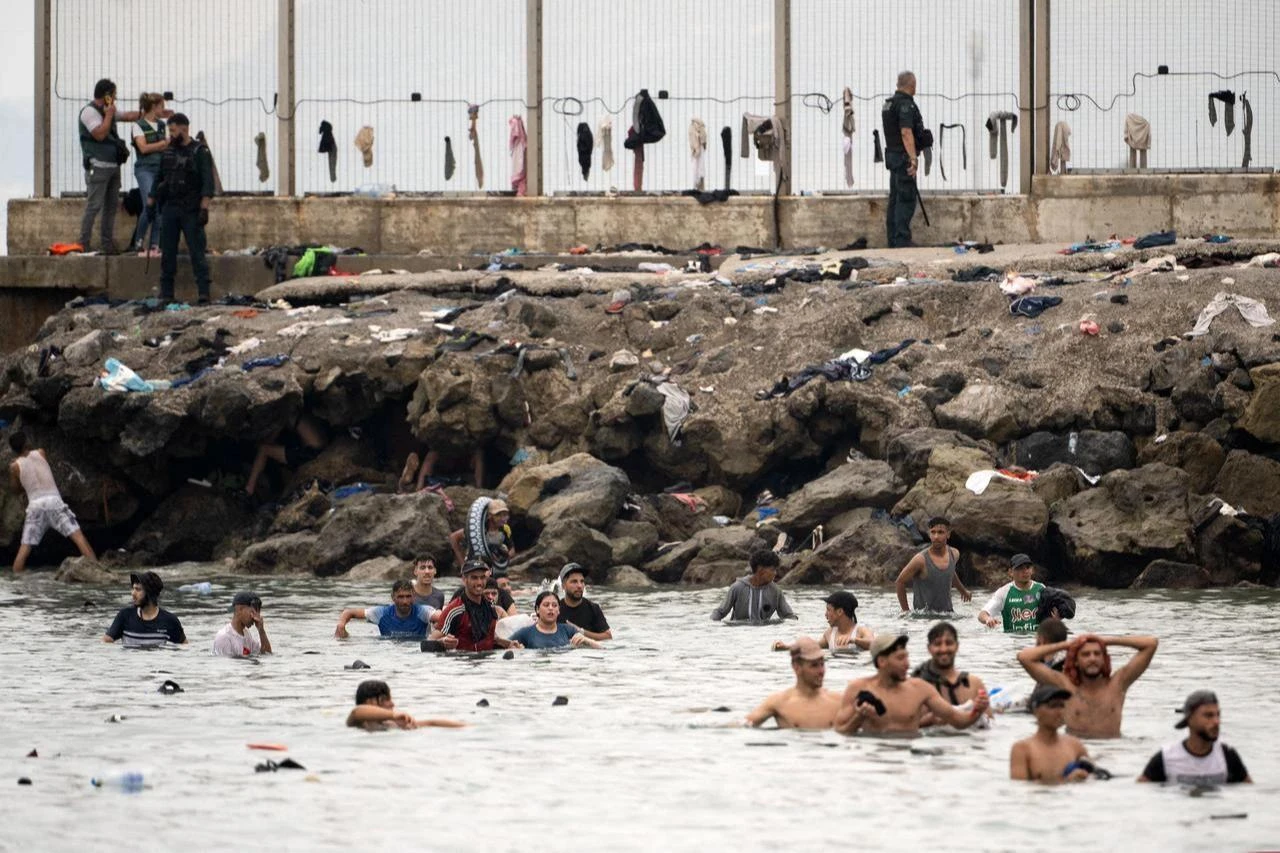 Spain's Guardia Civil officers contol as migrants try to swim through the waters close to the border with Morocco to enter Spain's north Africa's Ceuta enclave on July 31, 2026. (AFP Photo)