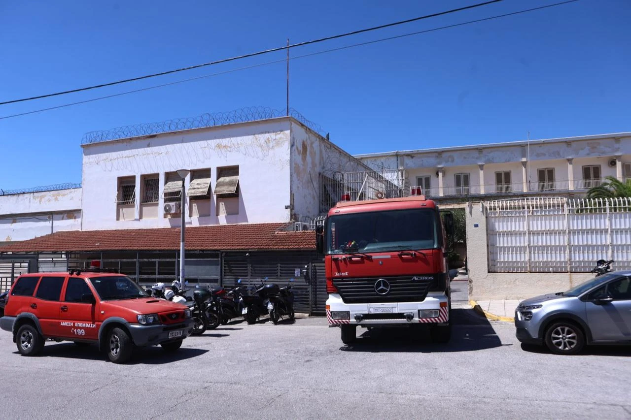 Emergency vehicles stand outside Korydallos Prison as authorities respond to a riot linked to the extradition of Turkish crime figure Ramazan Baygara. (Photo via Eurokinissi)