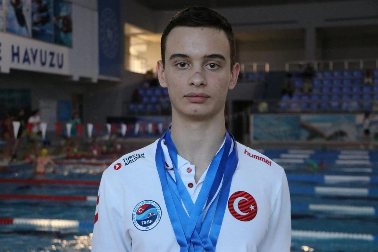 Türkiye's 17-year-old national freediver Timur Alp Kuru poses beside a swimming pool in Tekirdag, Türkiye. (AA Photo)