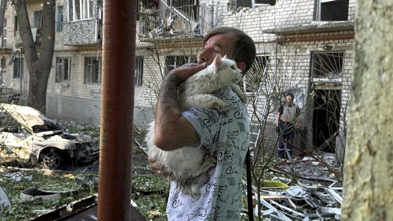 Guided bombs hit Zaporizhzhia as strikes continue across Ukraine