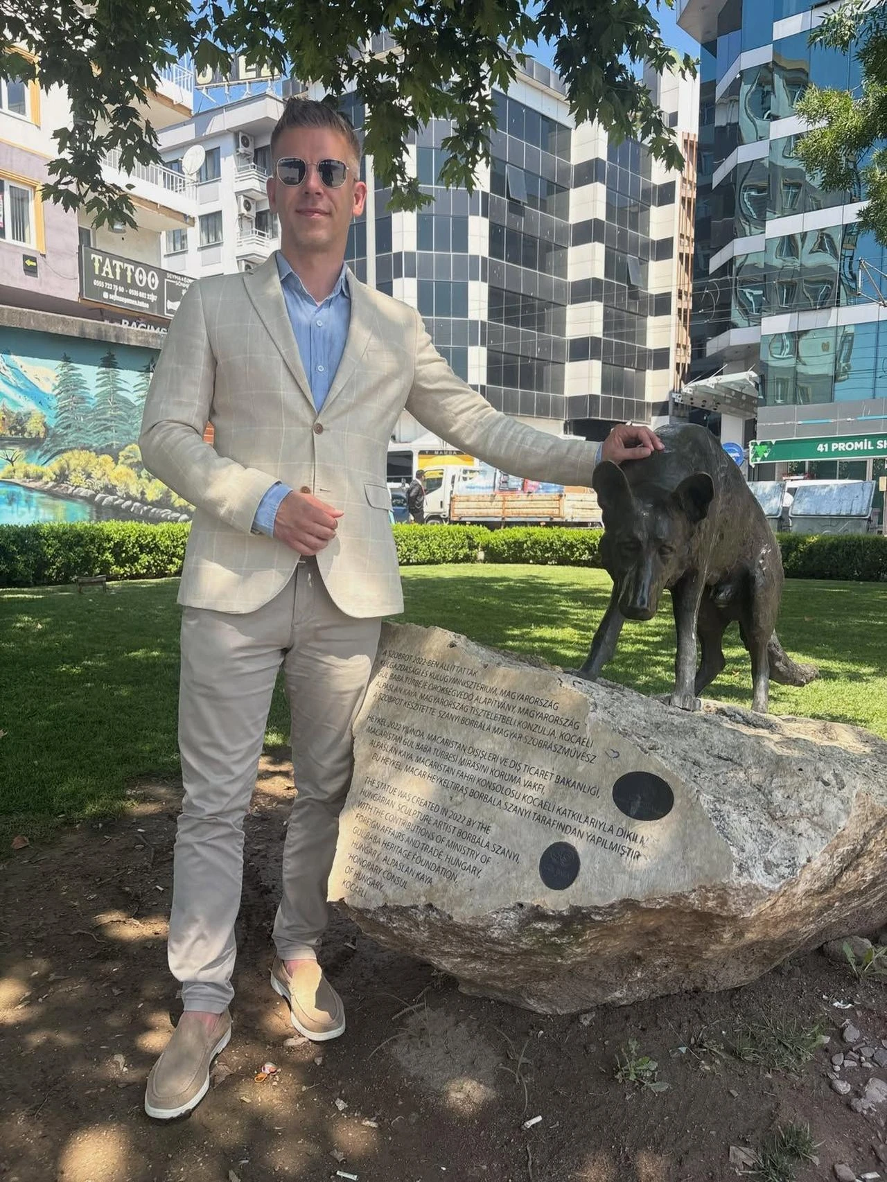 Peter Magyar stands beside the monument to Hungarian rescue dog Mancs in Izmit, Kocaeli, Türkiye. (Photo via X/@magyarpeterMP)