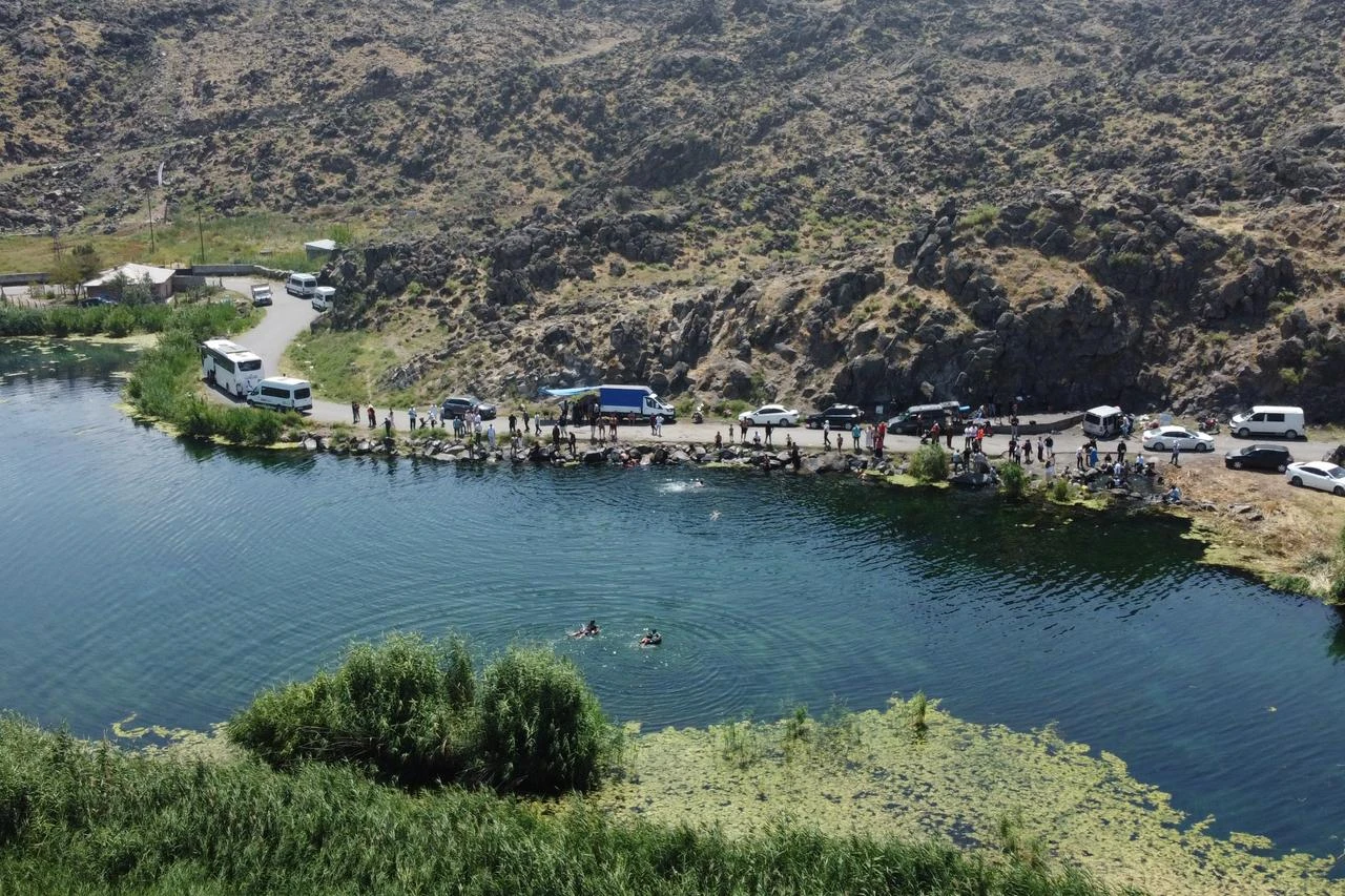 Igdir residents find relief in Mount Agri's cool waters