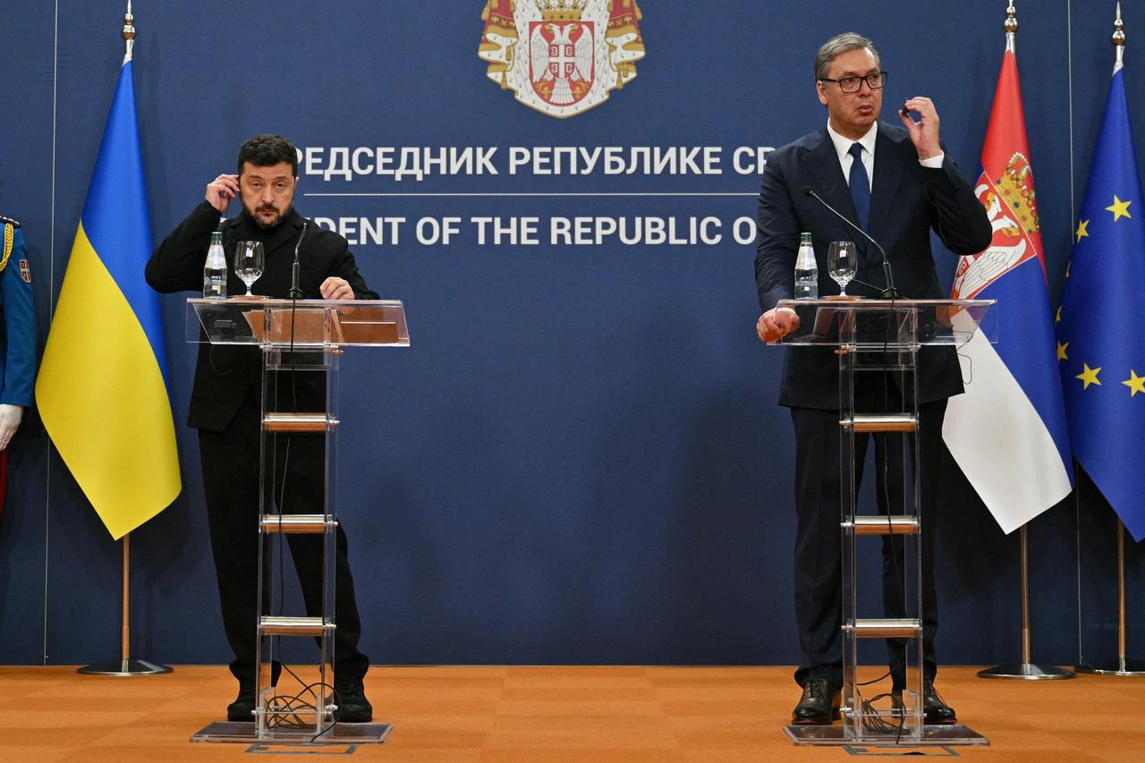 Serbia's President Aleksandar Vucic and Ukraine's President Volodymyr Zelensky (L) give a press conference following their meeting at the Palace of Serbia, in Belgrade on August 8, 2026. (AFP Photo)