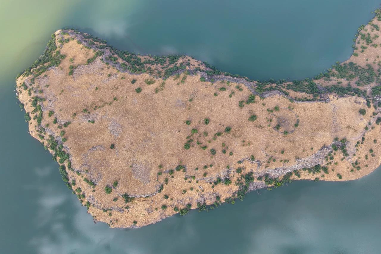 Massive Urartian fortress spanning 17 football fields discovered in eastern Türkiye